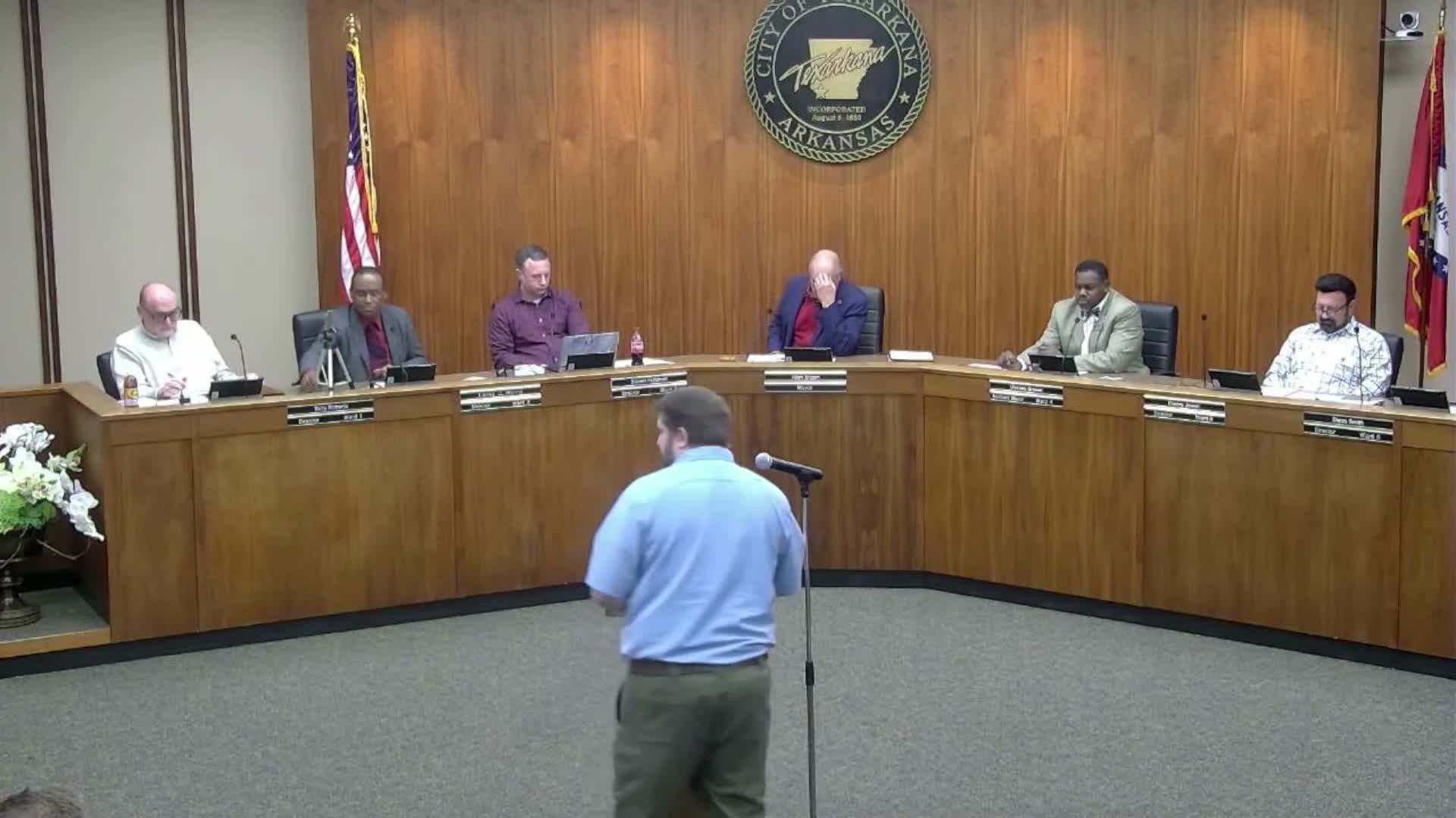 Votes at a glance: contracts, audit, tax rate, honorary street name and truck‑stop ordinance