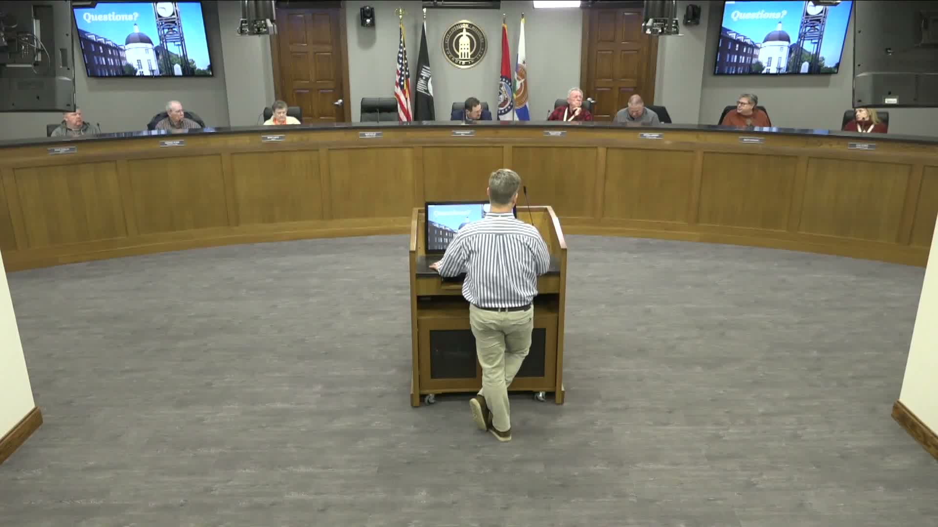 Council accepts Public Works and Engineering reports by voice vote