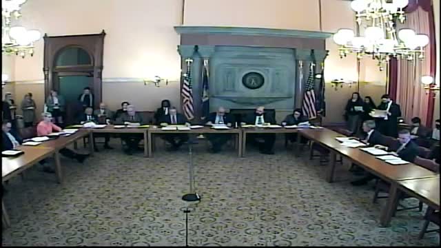 Senate panel advances 340B reform bill after debate over state role and oversight