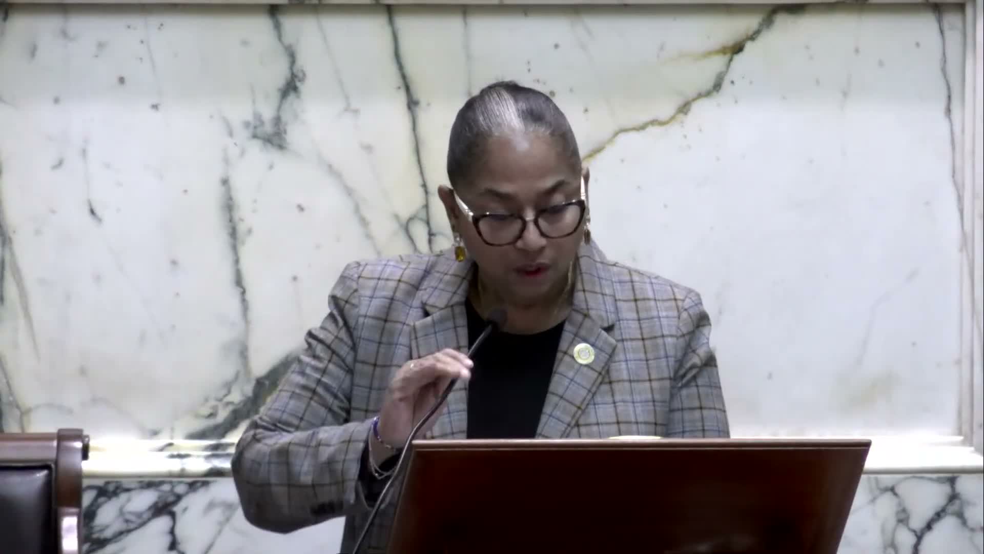 House moves dozens of first‑reading bills, shifts committee schedules and opens weekend testimony ahead of storm