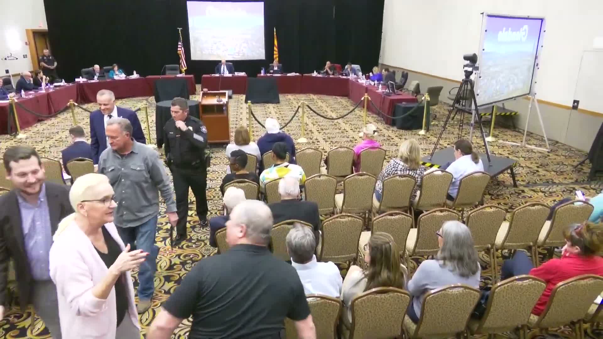 Glendale council approves appointments and routine ordinances on banking, commission name and construction hours