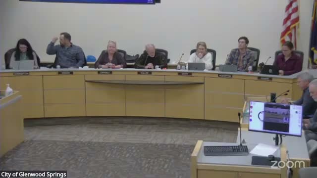 Glenwood Springs planning panel approves variances for Iron Mountain Hot Springs sign, 4–3