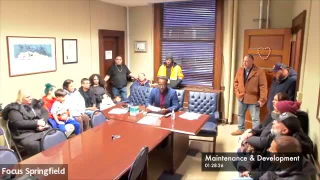 Springfield subcommittee delays private-property food-truck rules after owners, councilors raise fee and buffer concerns