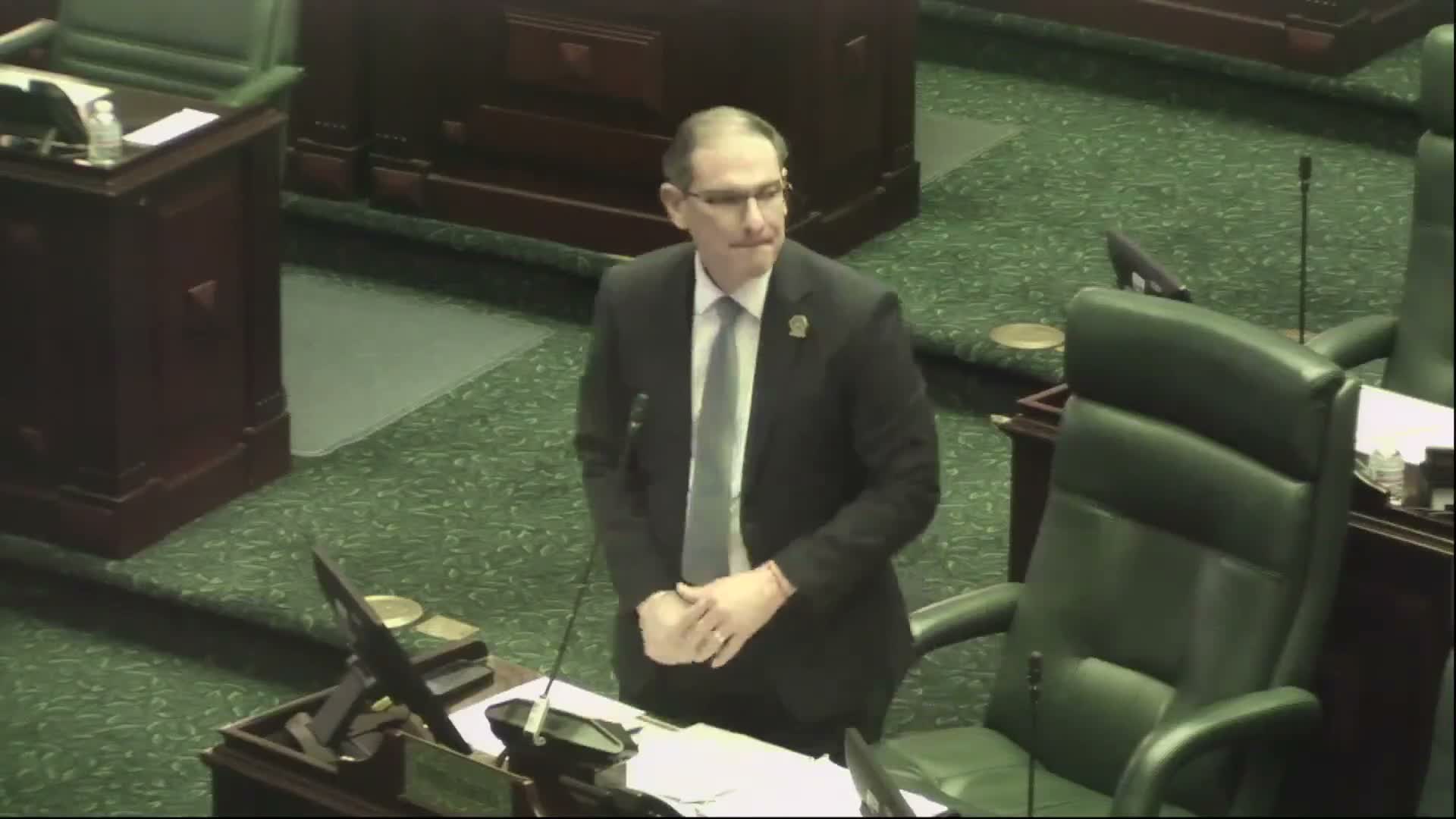 House restores municipal hiring language in Project 971; unanimous vote reported