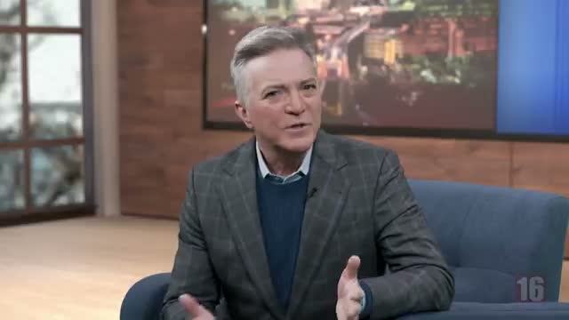 Fairfax County Solid Waste supervisor Martin Gomez describes route work, hazards and resident guidance