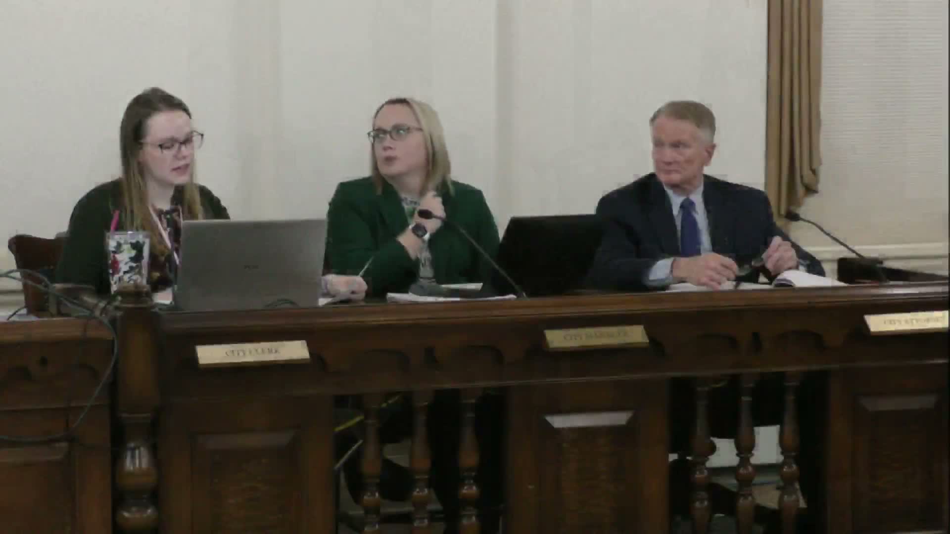 Council approves $5,000 Chamber agreement; library reports expanded hours and new makerspace