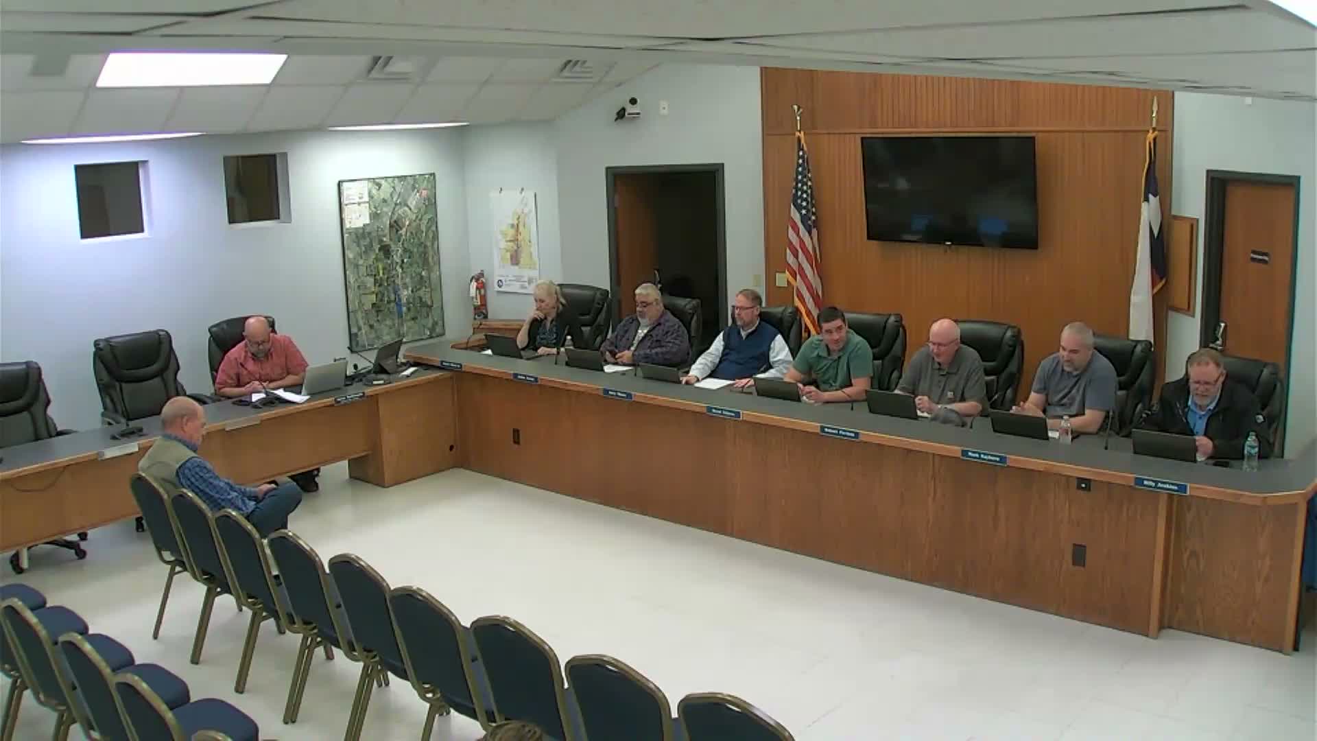 Commission approves rezoning to R-1L for County Road 909 parcel to allow livestock