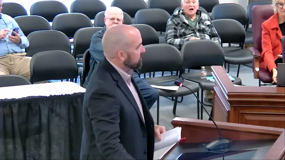 Estero staff: river bacteria often exceed reference levels; septic tanks implicated