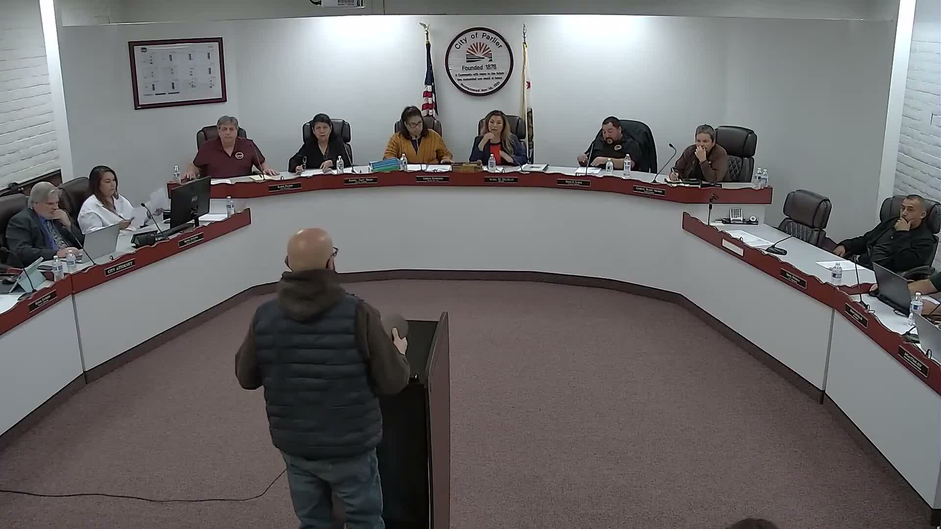 Parlier council presses contractors on sidewalks, walkway lighting and roundabout timing; staff gives timeline updates