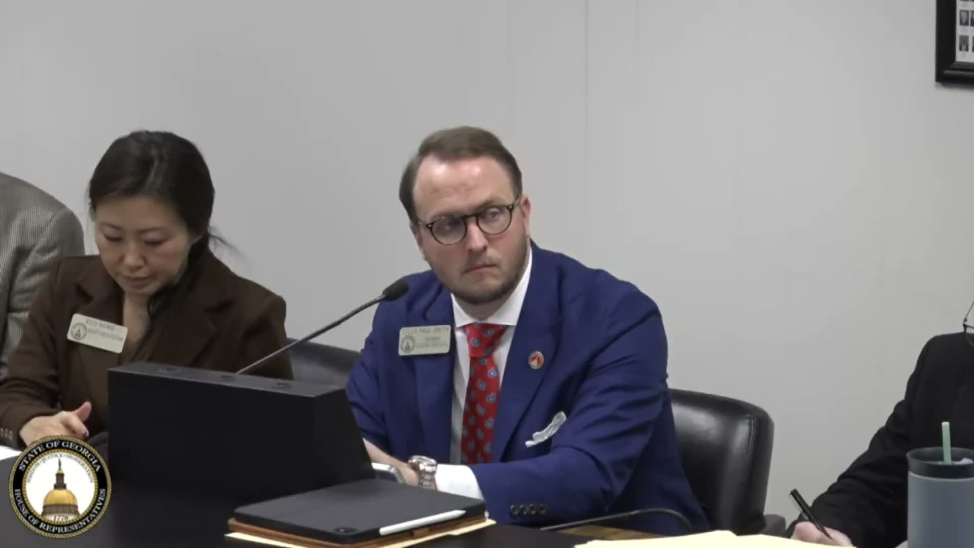 Committee advances SB 74 after adopting Hong amendment amid clashes over librarians' criminal liability