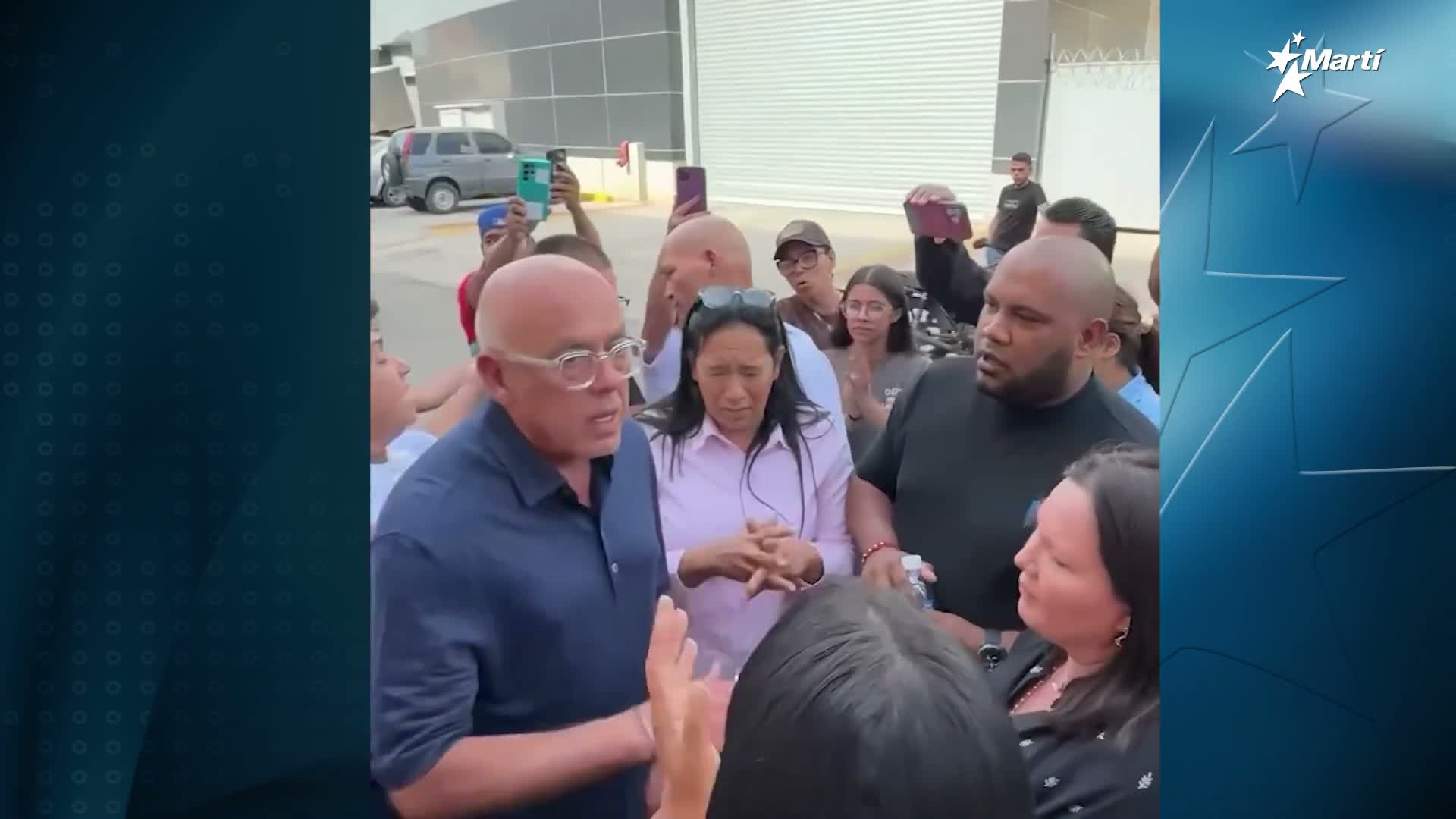 Jorge Rodríguez’s visit to Caracas protest sparks dispute over staged embrace