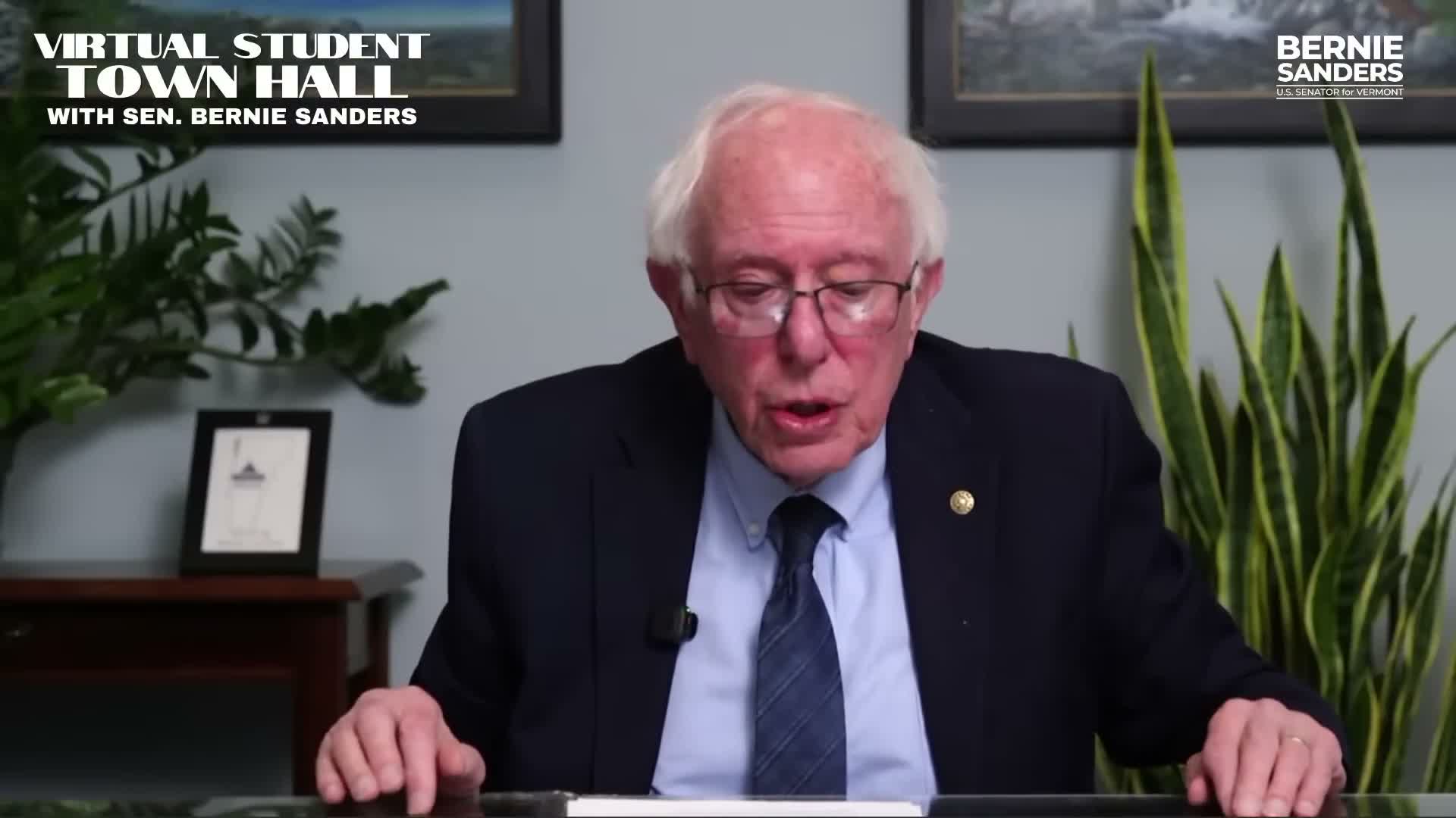 Students and Sanders debate AI in classrooms and its wider effects on attention and the environment