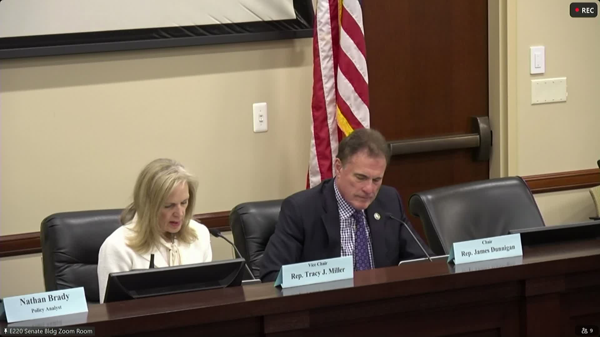 Committee advances bill letting sheriffs exempt command staff from county merit systems; public employees opposed