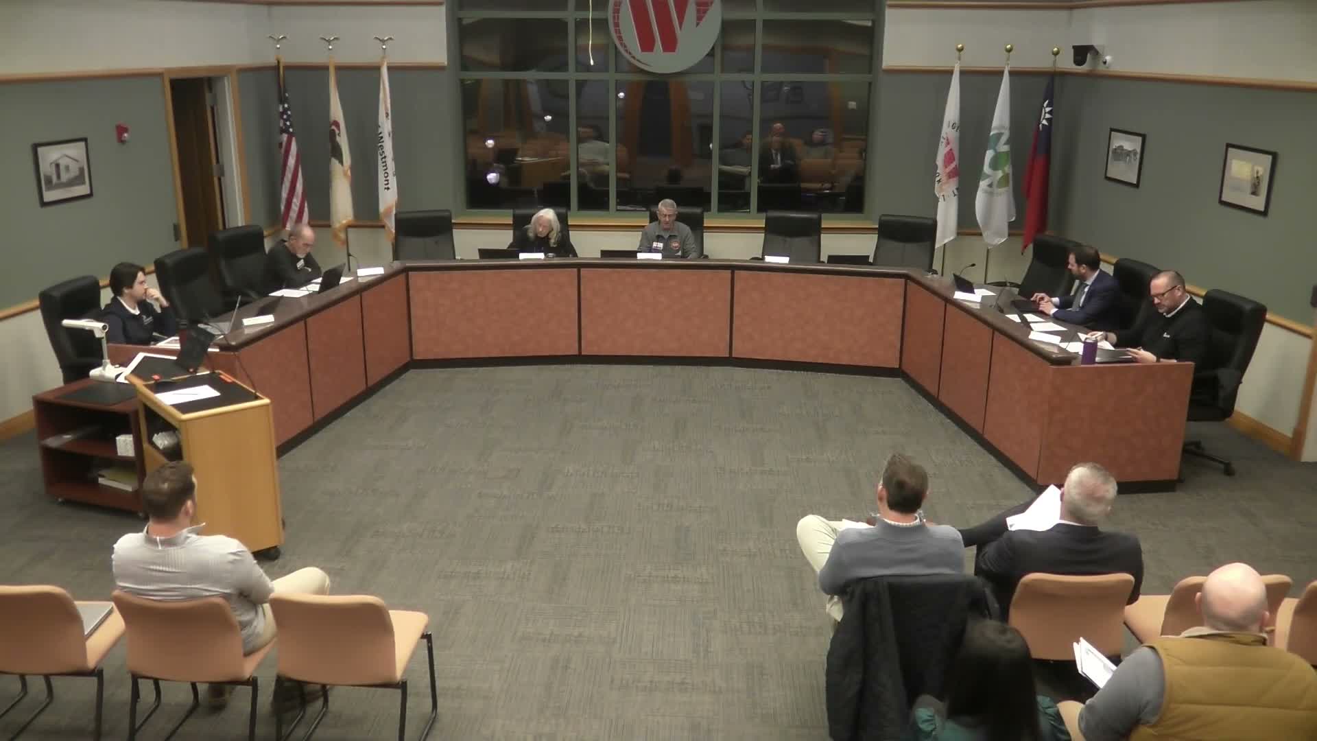 Planning commission recommends special-use permit for membership-only golf simulator at 727 Oakmont Lane