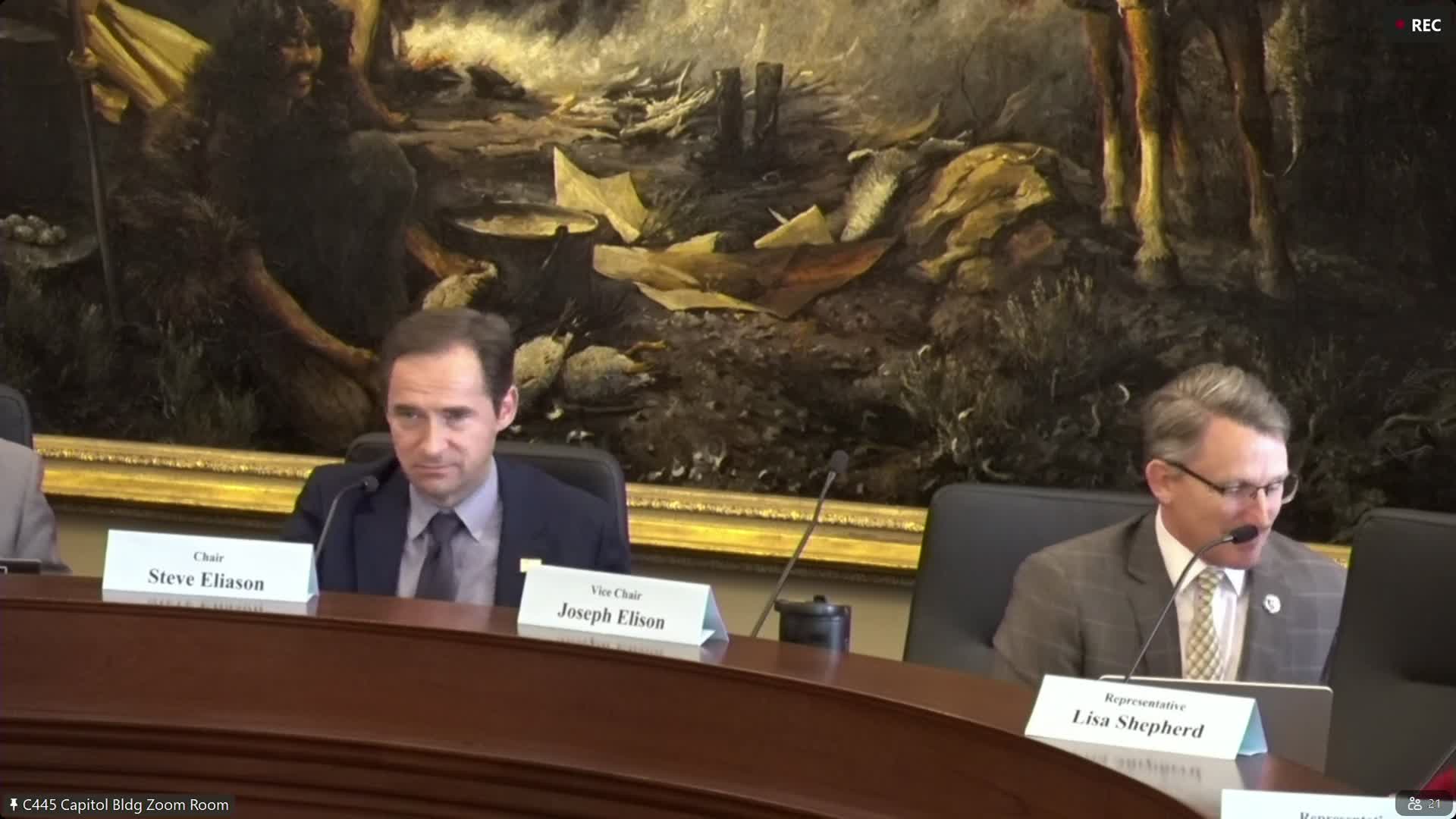 Committee approves licensing and delivery rules for online cigar and pipe tobacco sales