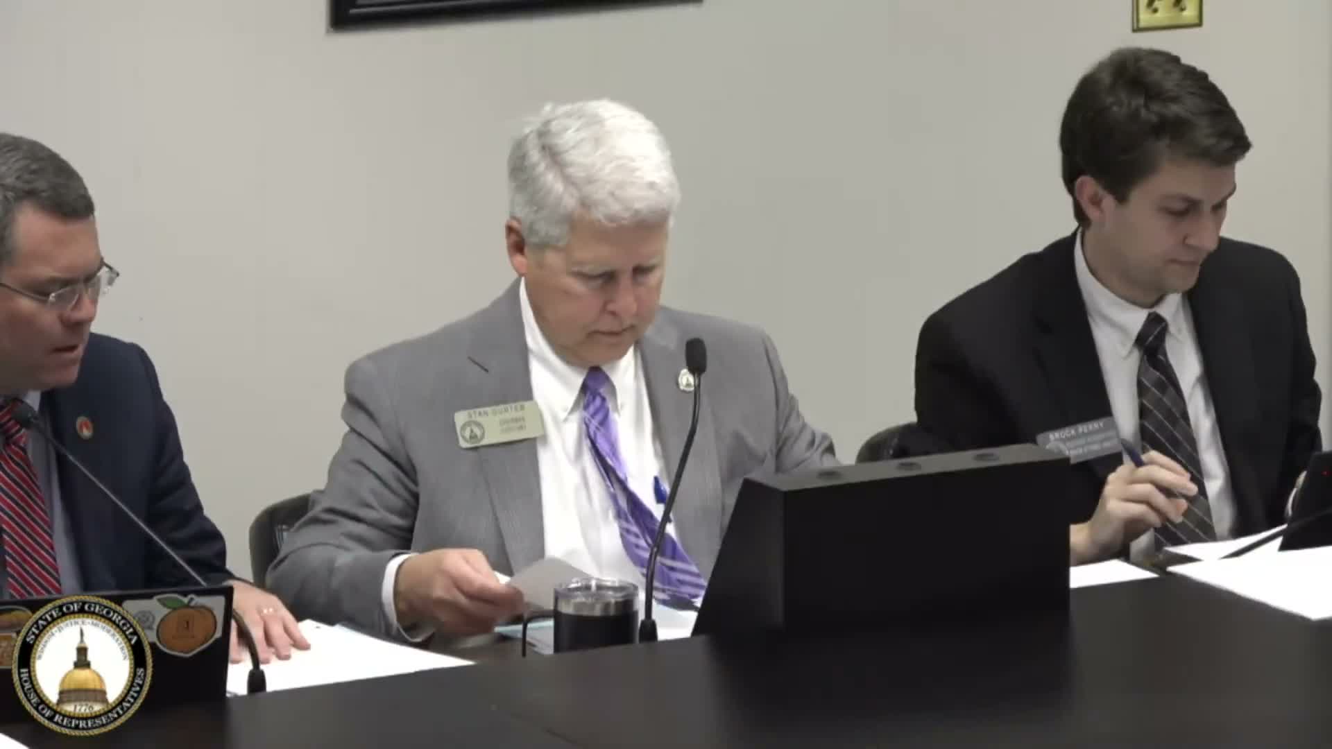 Judiciary committee advances bill to raise district attorney pay, limits local supplements; 6–5 vote