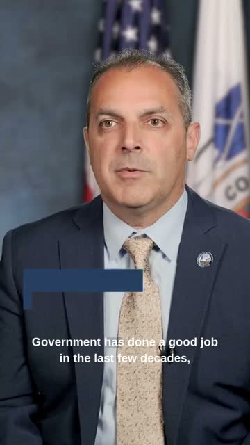 Community member recounts founding veterans services program and honors WWII veteran