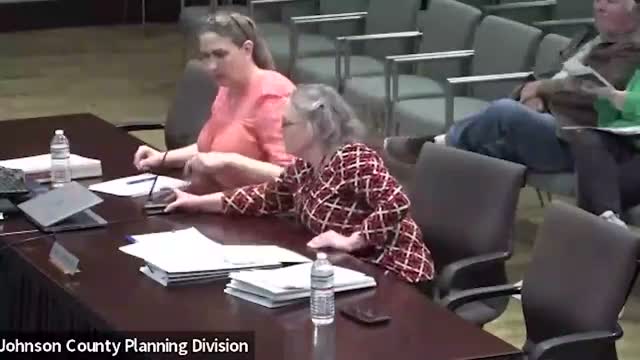 Board backs rezoning, plat and accessory-building permit for Gardner Lake property; hydrant requirement flagged