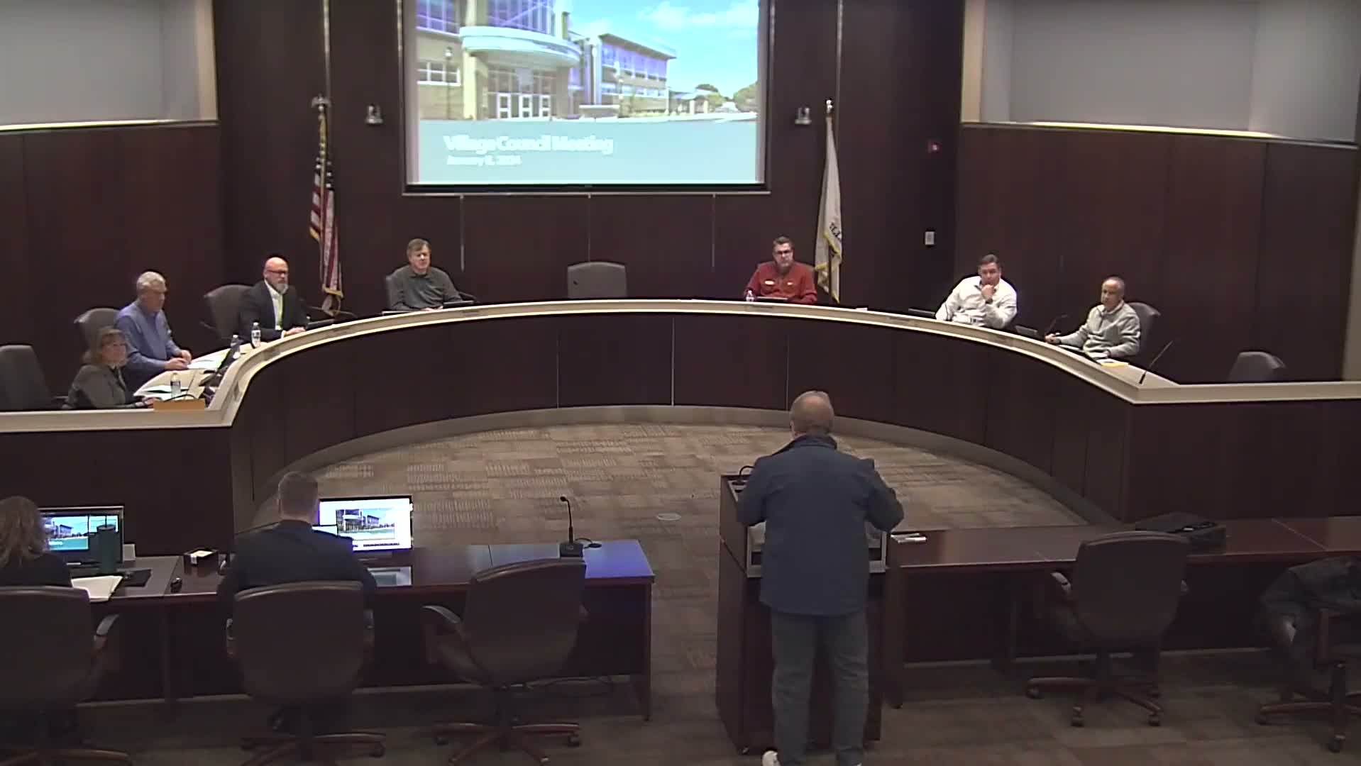 Palatine residents urge council to address migrant bus drop-offs, ask for a public policy response