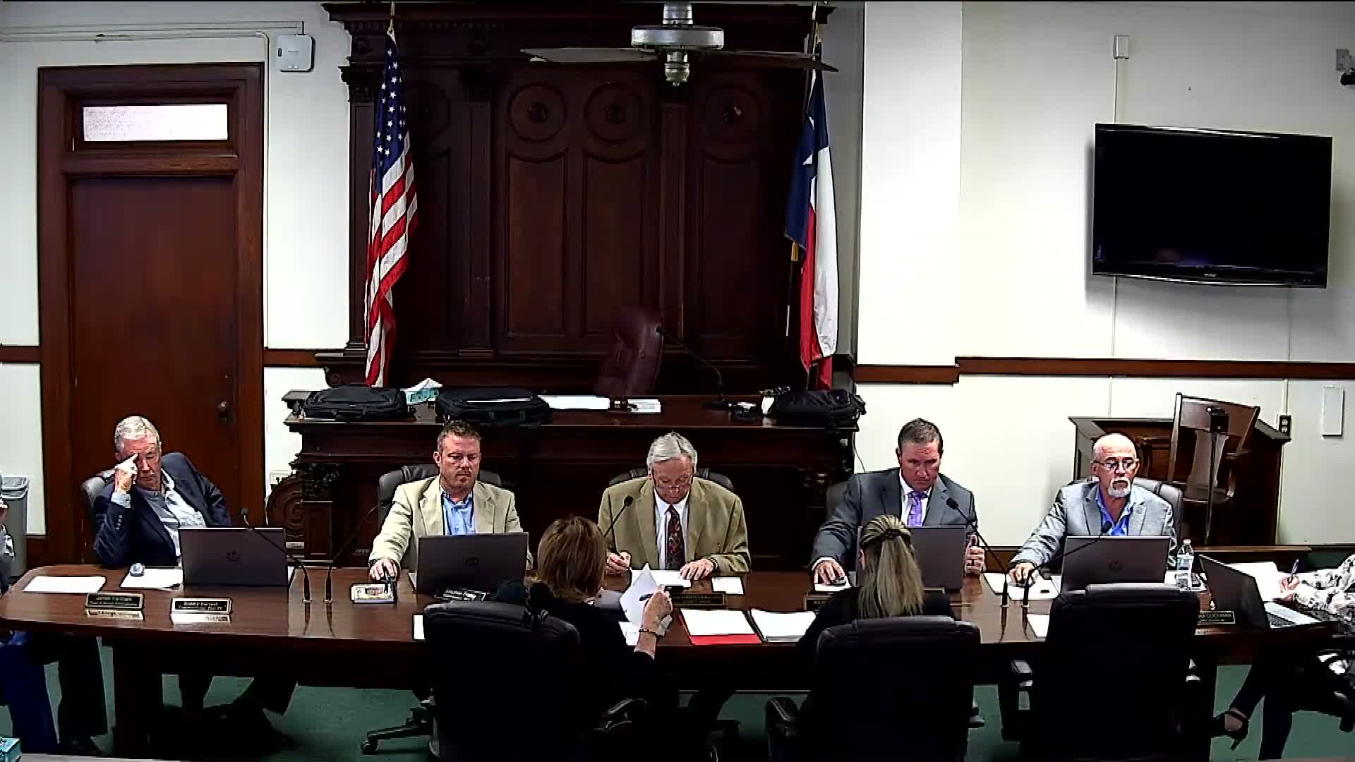 Residents press Limestone County to fix dust and safety problems on County Road 374; commissioners table closure while seeking negotiated fixes