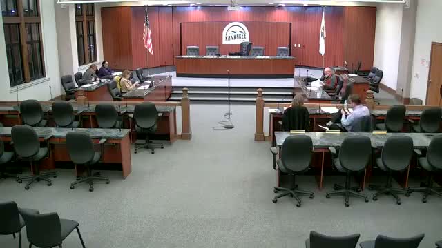 Ordinance committee backs warning-then-ticket approach for totes, sends enforcement plan to legal