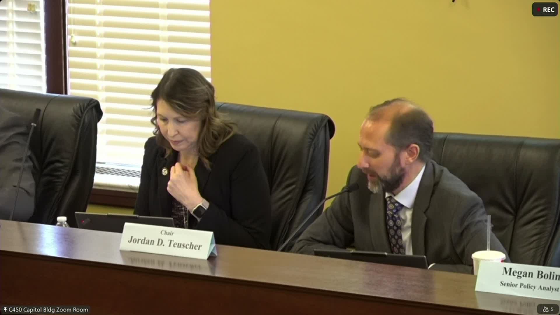 Committee advances SB 192 to harmonize Legislative Management Committee policies