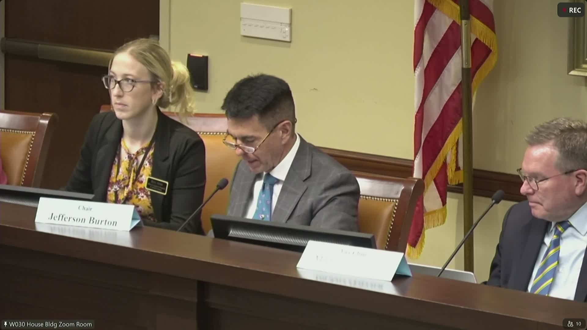 Committee backs notary amendments requiring journals, clarifying remote notarization rules