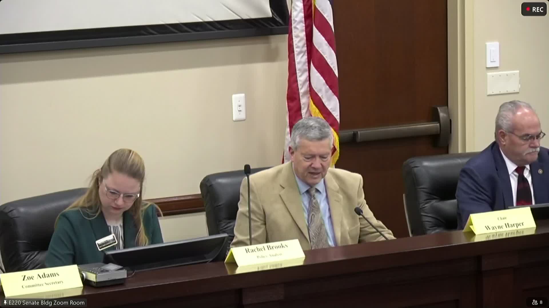 Committee backs measure to flag driving schools after English-proficiency CDL failures