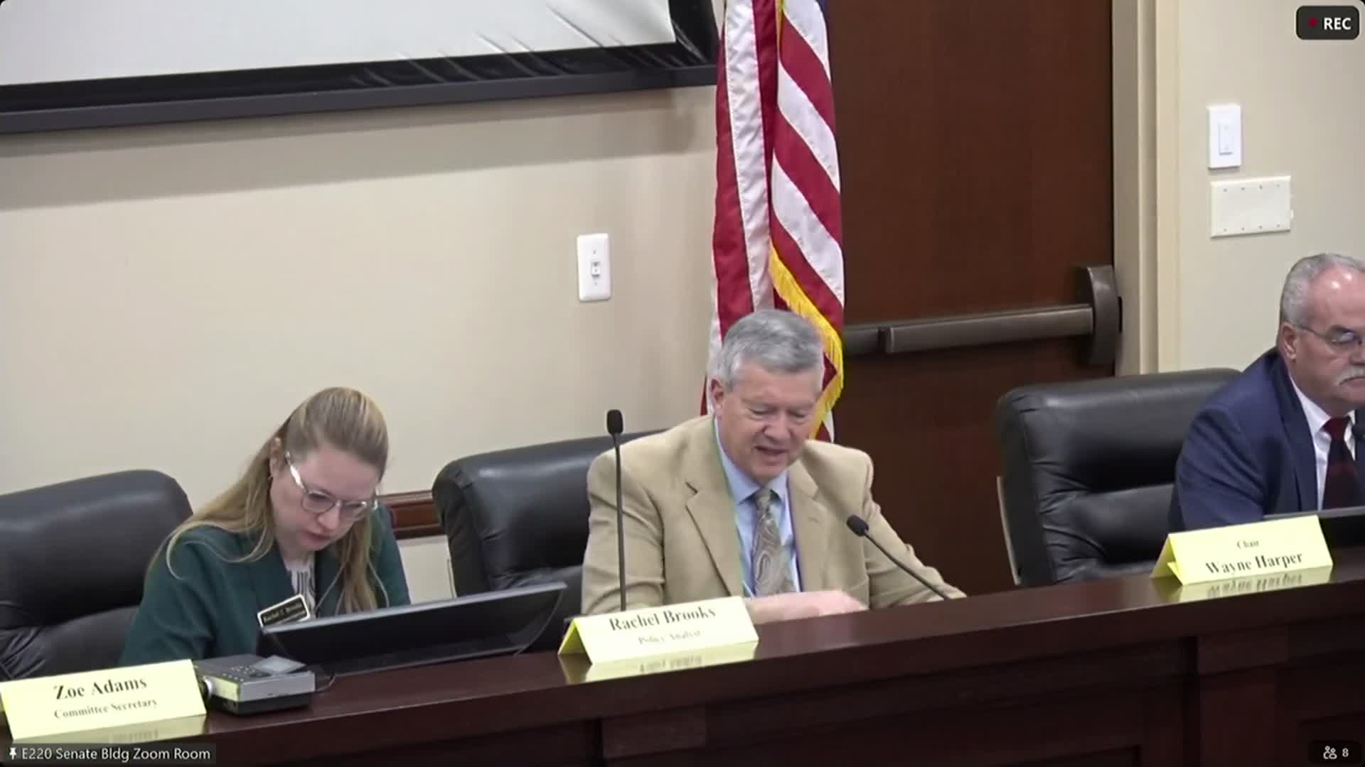 Committee advances bill requiring endorsements for heavy‑duty recovery operators