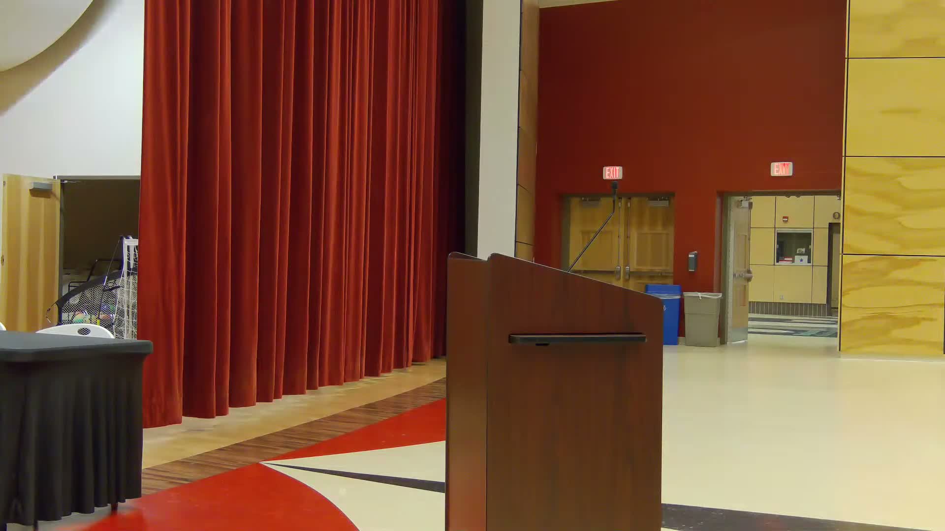 Parent asks Blackhawk board to allow injured student to continue cheering while recovering