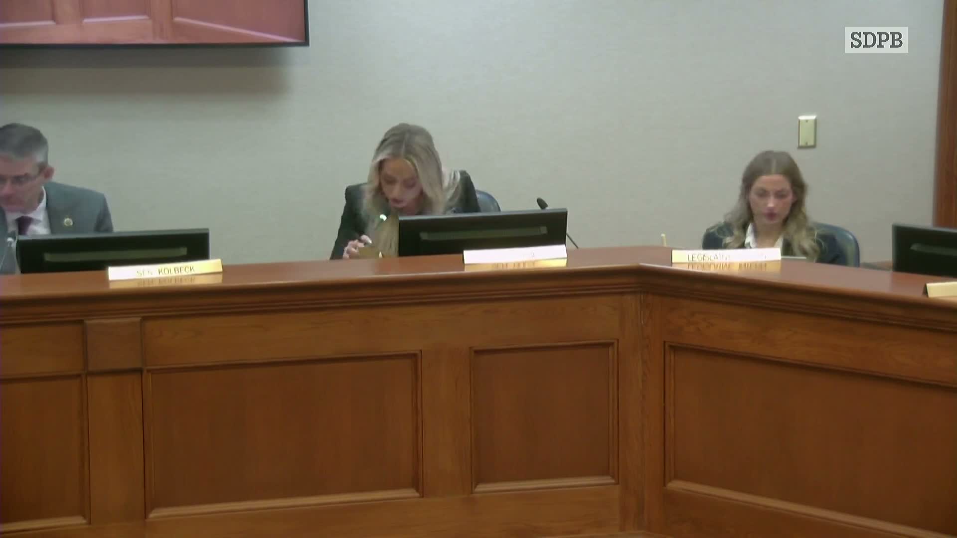 Panel votes to extend one-time overdose immunity to callers who seek help