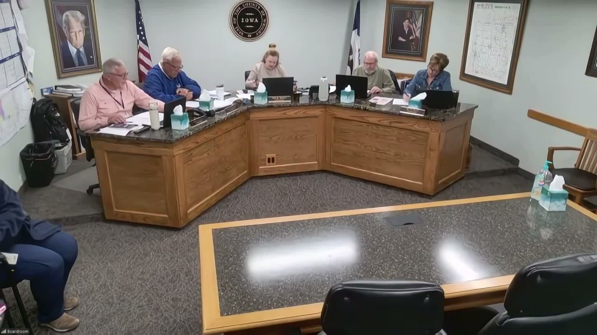 Wright County supervisors adopt pay-adjustment policy giving department heads authority, require 30‑day notice