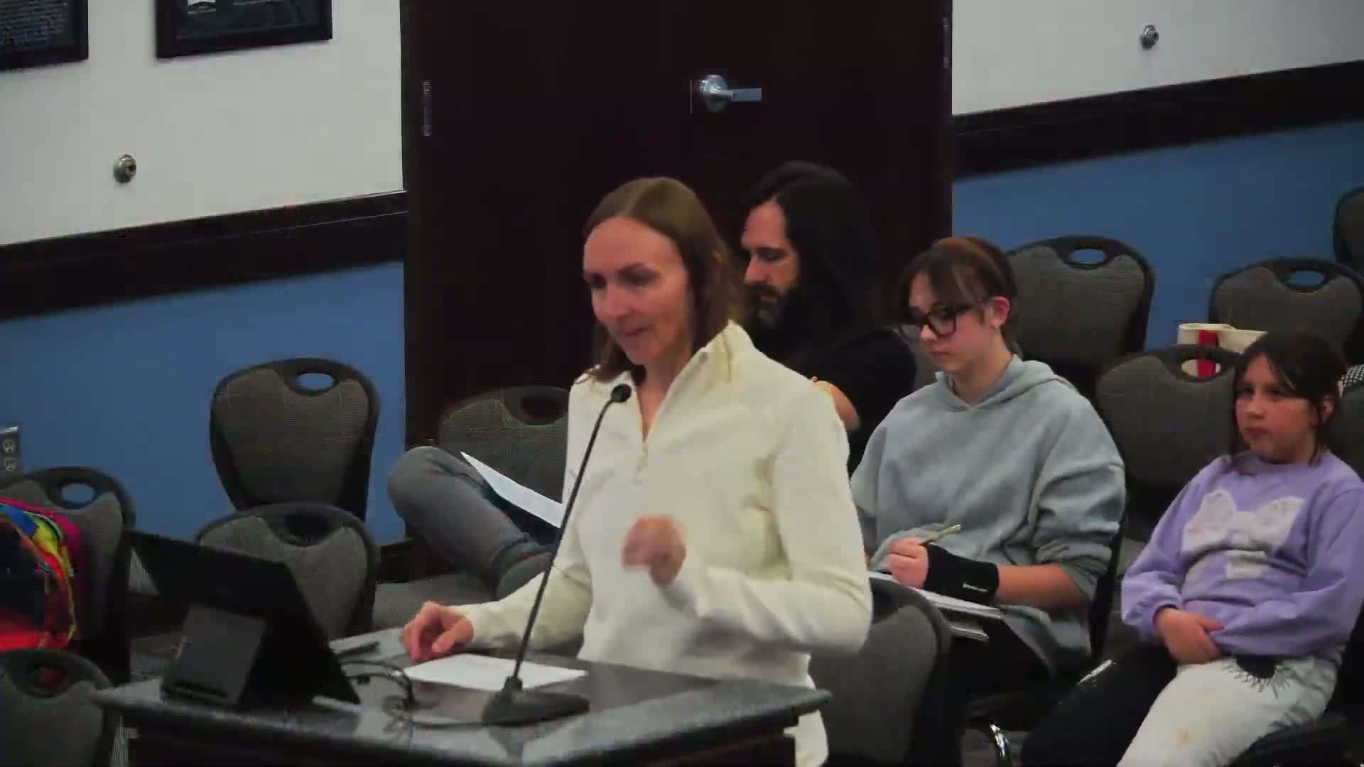 Parents urge board to halt Park Lane closure plan, say community fabric at risk