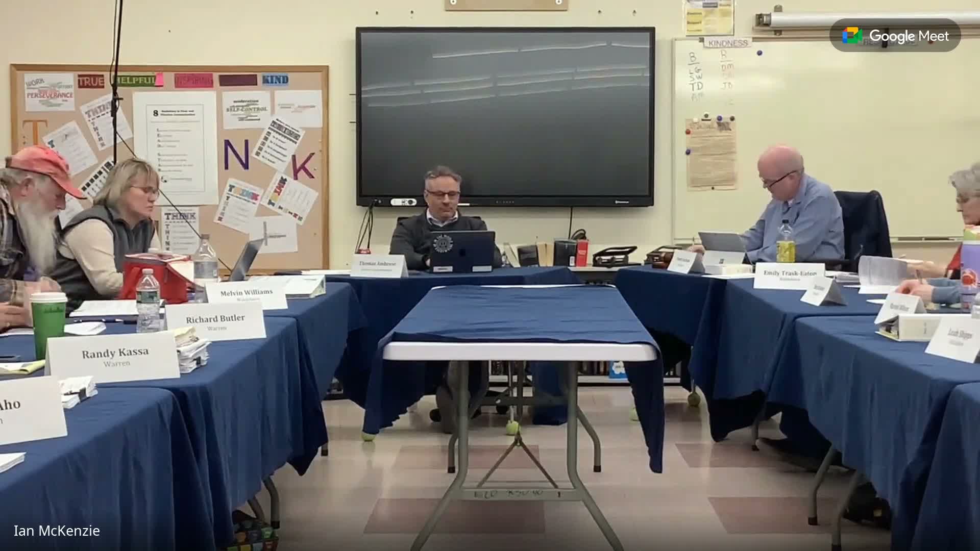 RSU 40 board approves calendar, field trips and administrator contracts; moves to executive session