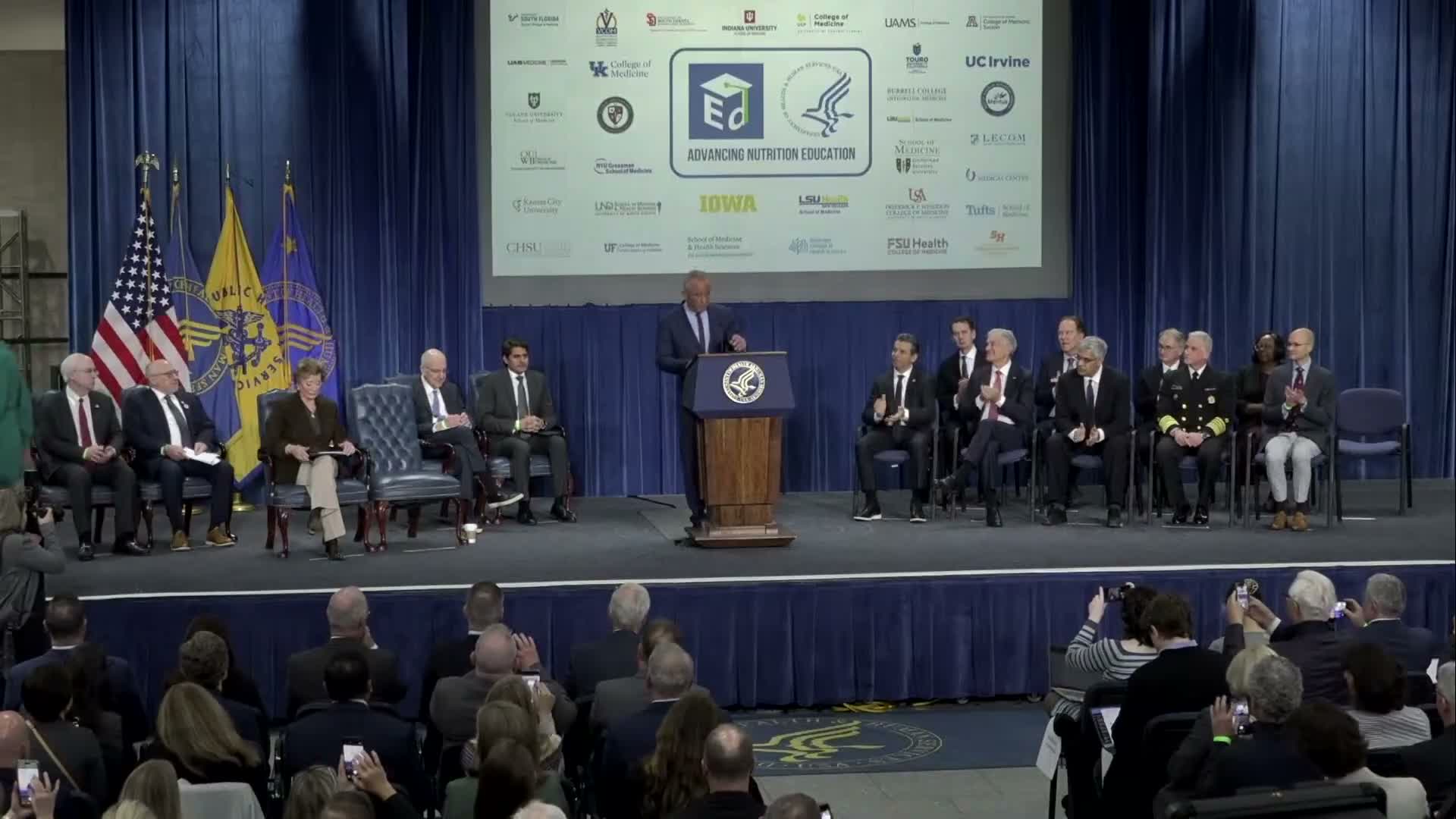 HHS announces national push for nutrition education; 53 medical schools pledge 40 hours