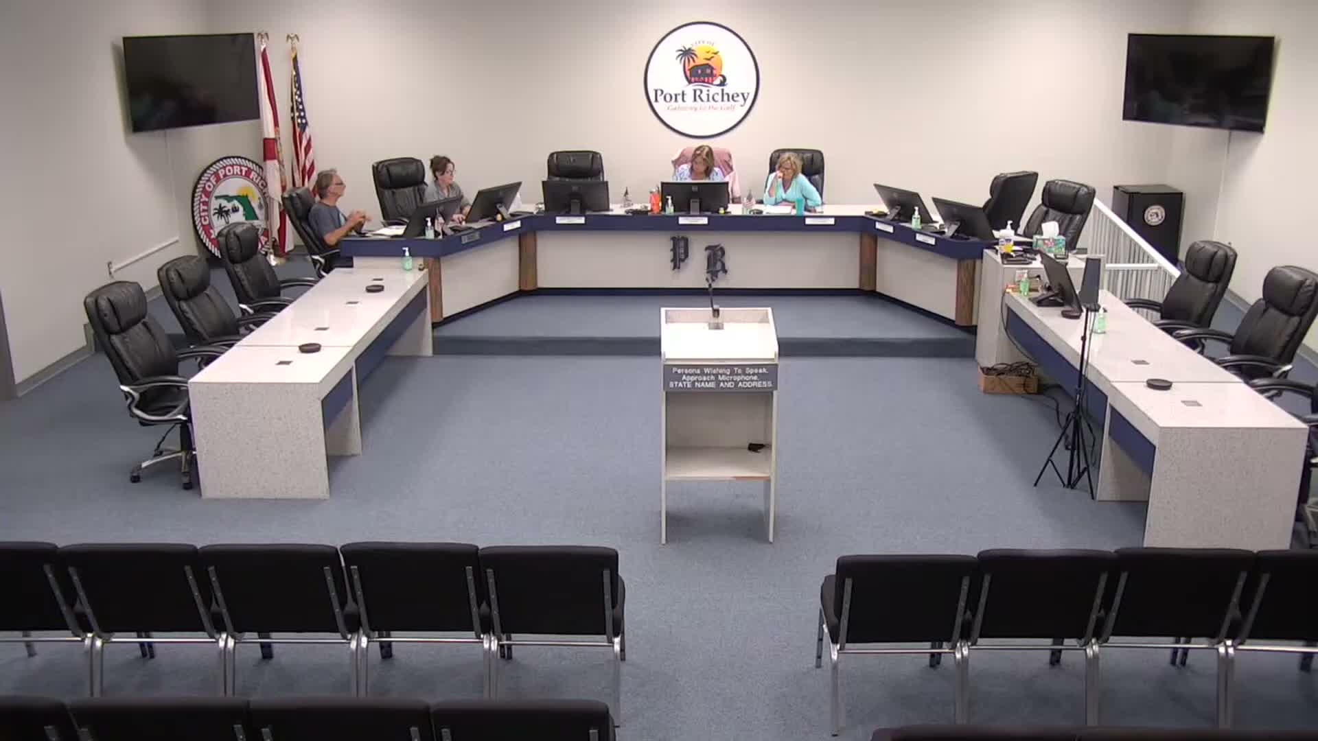 Citizens Advisory Committee favors green wishing-well design; council to review bathroom-wall options