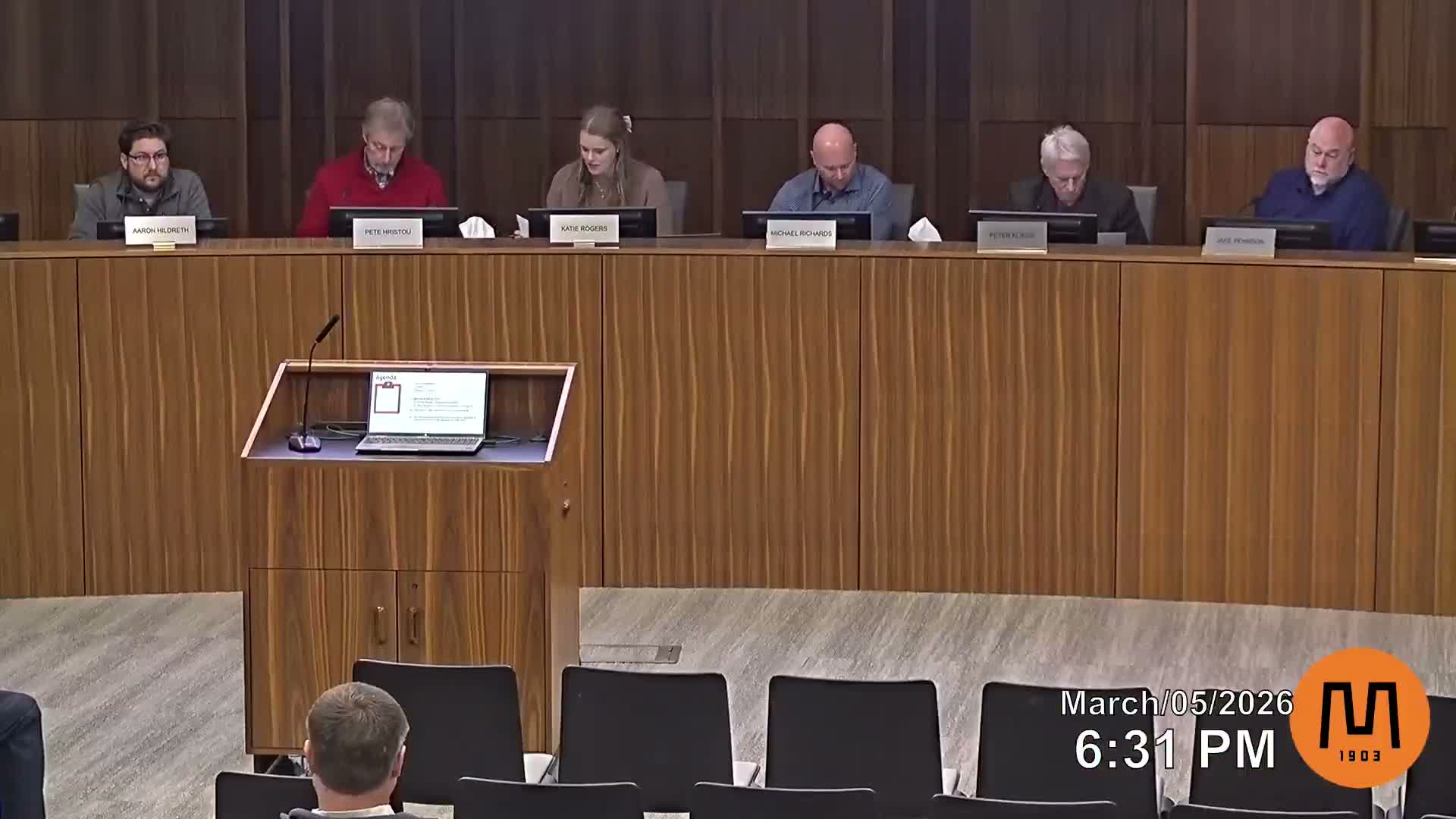 Planning commission forwards sign-code revision allowing signs above awnings and new illumination rules