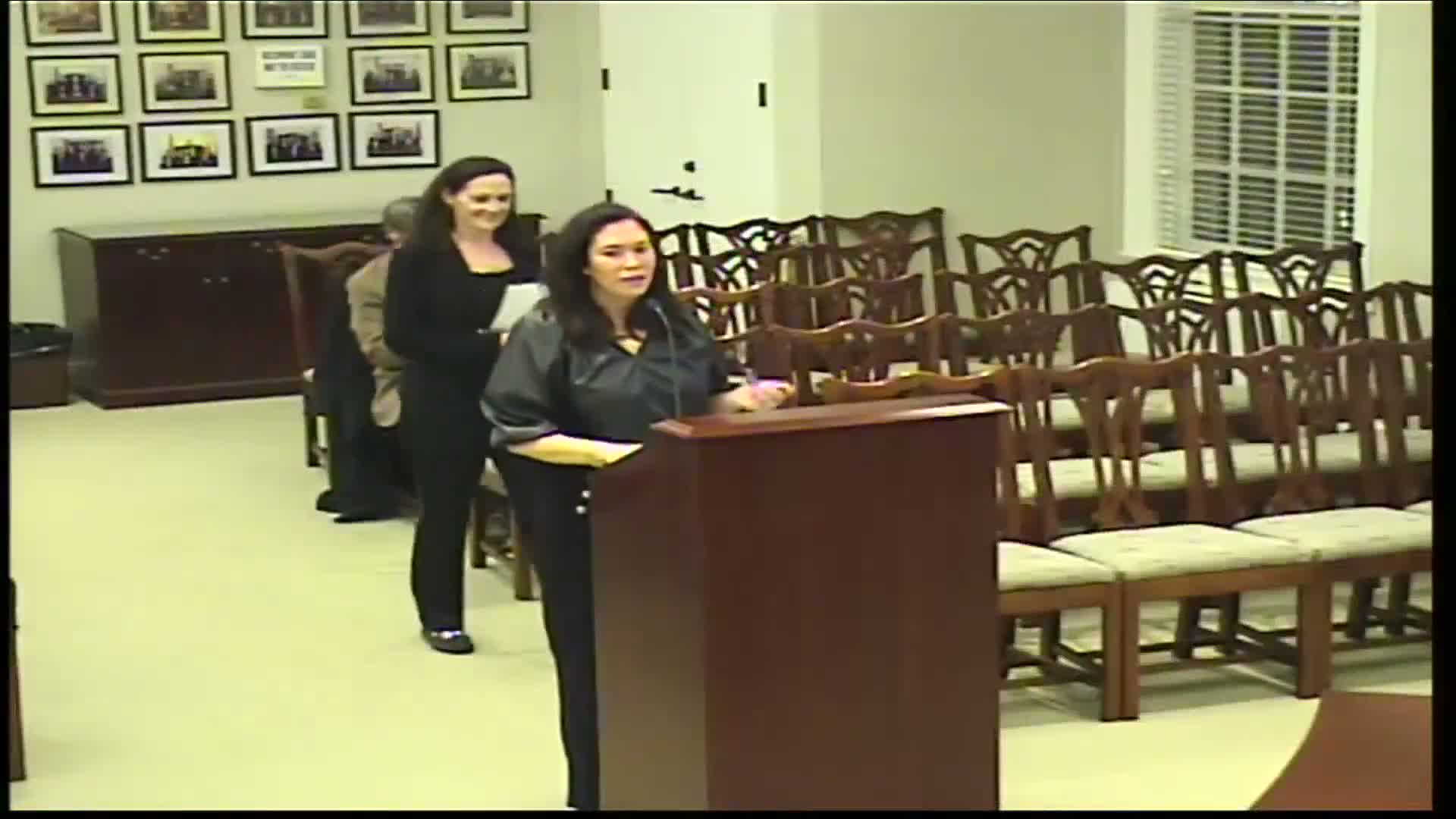 Hinsdale trustees and residents back privately funded Burlington Park pavilion; commission gives feedback