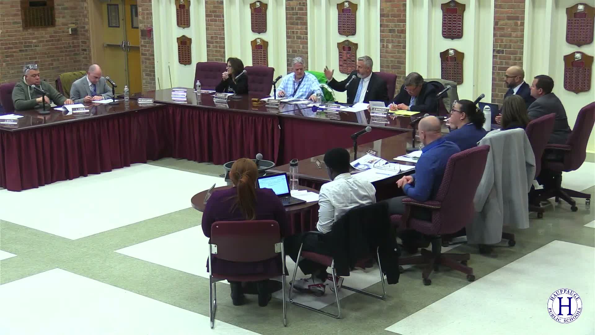 Hauppauge board previews budget as enrollment edges down, staffing and debt drive levy