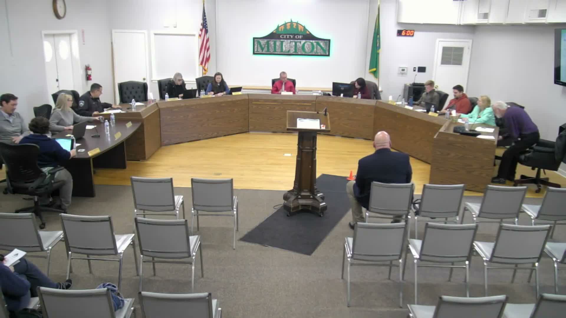 WCIA presenter Rob Roscoe briefs Milton council on conduct guidance and insurance risks