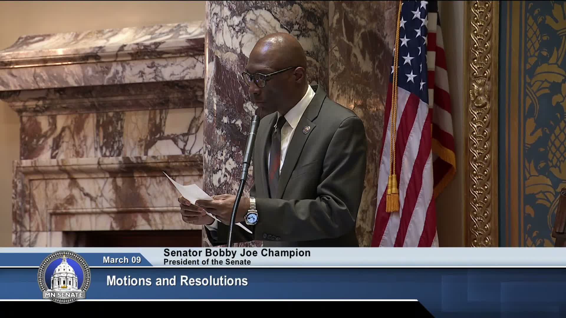 Minnesota Senate passes bill requiring drivers to stop when school-bus red lights flash