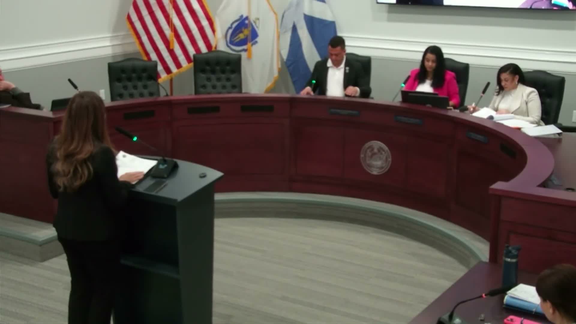 Budget committee backs three-year SEIU supervisors' contract, recommends full council approval