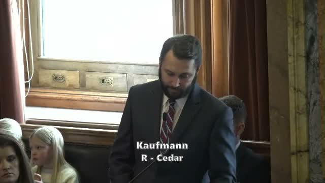 Iowa House approves de novo review of agency legal findings in HF 853