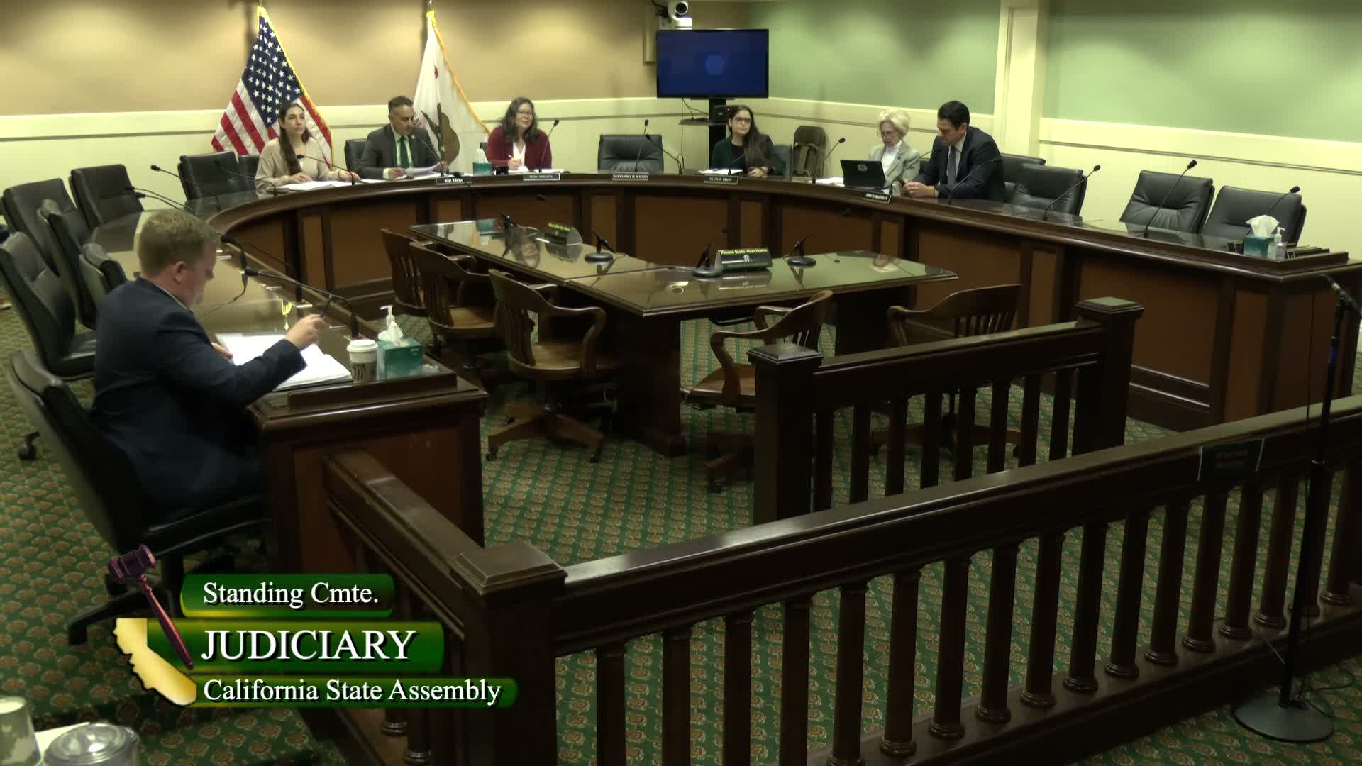 Committee advances bill to let ASL court interpreters join collective bargaining