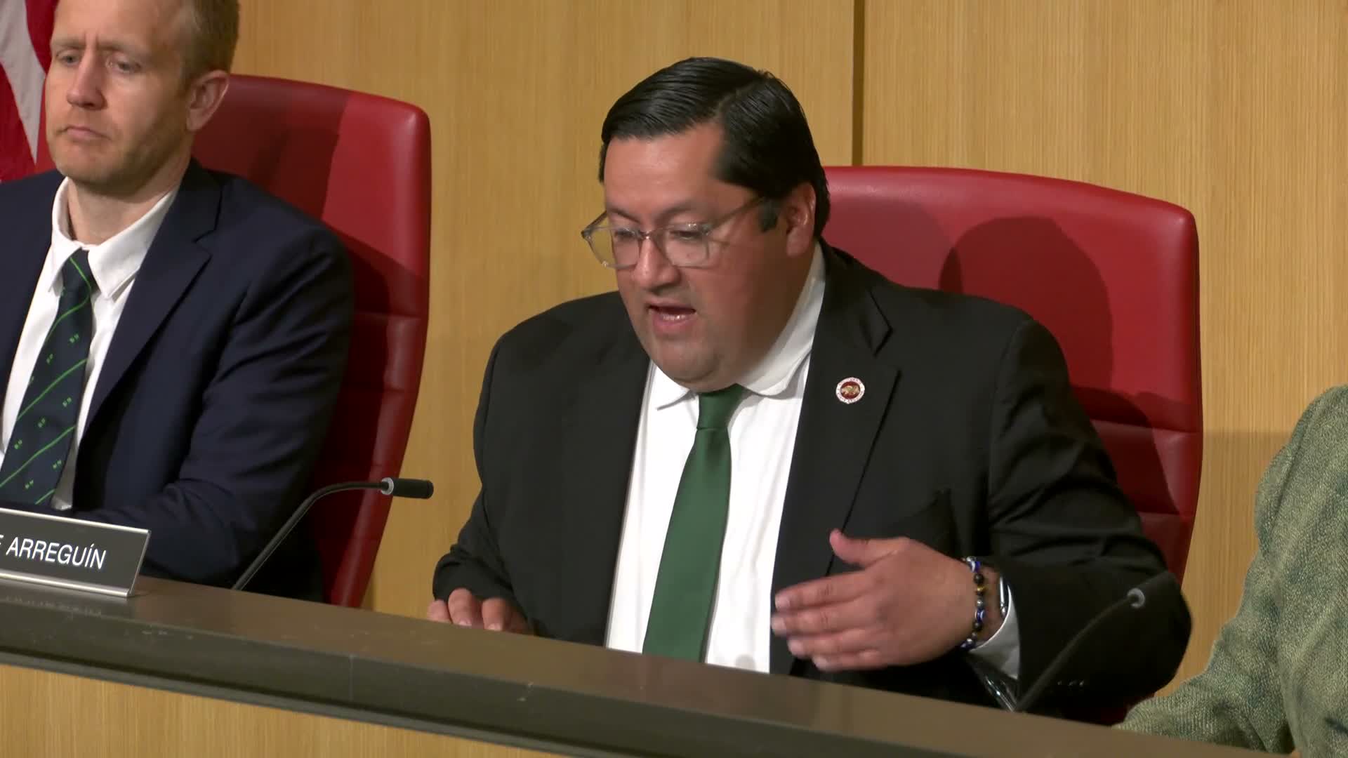 Senate committee advances HOA transparency bill amid industry pushback