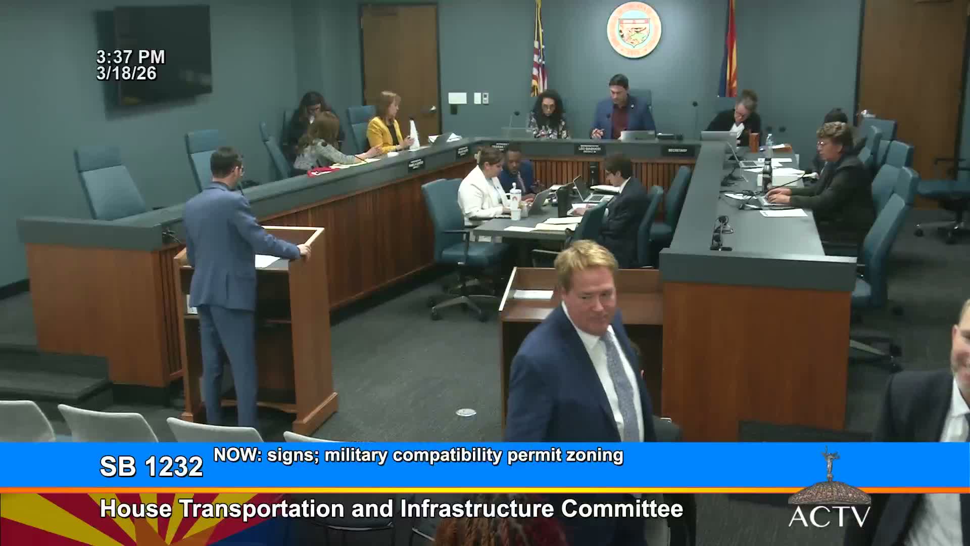 Panel approves amendment to allow billboards on military‑compatible commercial parcels