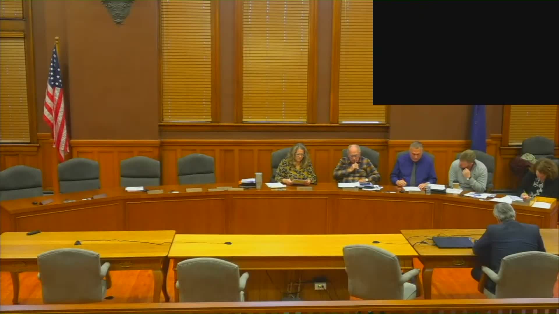 Public forum on Mammoth solar project draws mixed views: job praise, cleanup complaints and calls for a moratorium