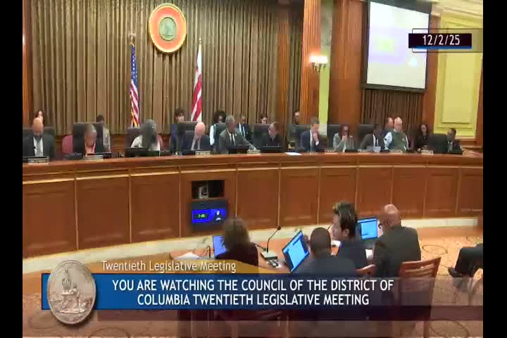 Council approves street‑eateries, Porchfest permitting and boards‑reporting measures; Pinto and Nadeau amendments adopted