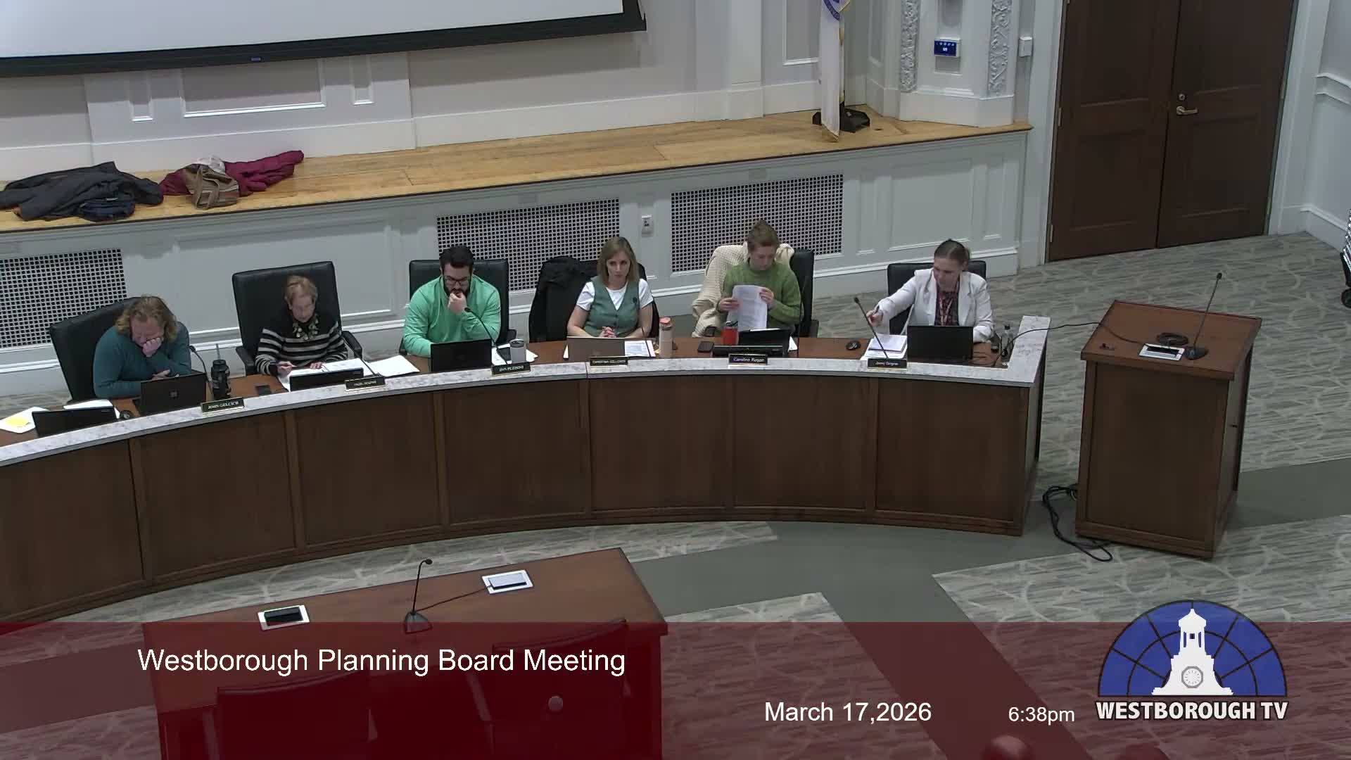 Planning board approves reduced front setback for two Ridings lots, 5–0