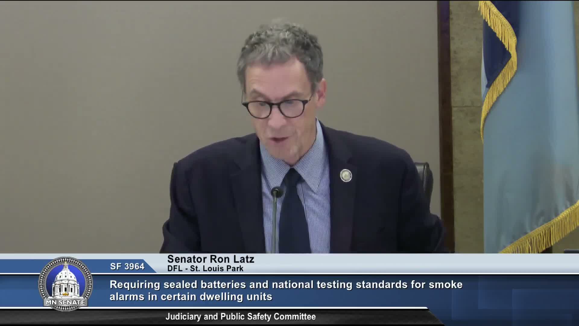 Panel approves smoke‑detector bill to require 10‑year sealed batteries on replacement